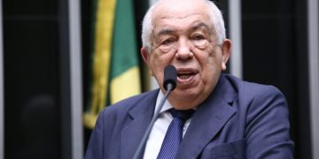Deputado Paes Landim presta homenagens a Hugo Napoleão