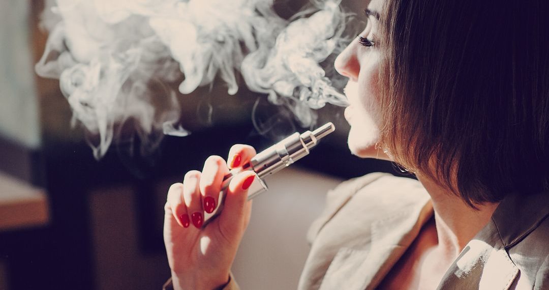 Especialistas alertam sobre os perigos do uso de cigarros eletrônicos