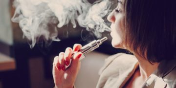 Especialistas alertam sobre os perigos do uso de cigarros eletrônicos