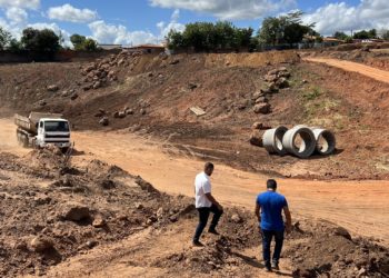Prefeitura abre vias para a construção das casas no Parque Rodoviário