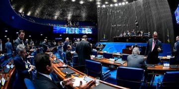 Senado aprova PEC para viabilizar pacote social de R$ 41,2 bi