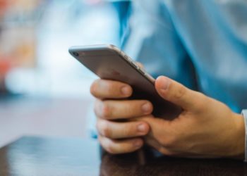 Eleitor que se recusar a entregar celular será impedido de votar, diz TSE