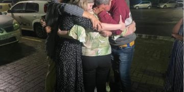 Corpos de vítimas de ataque a escolas em Aracruz são velados