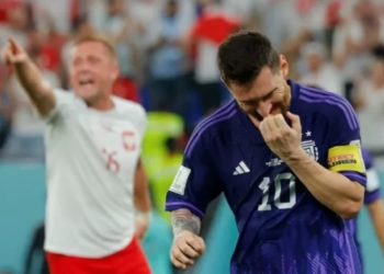 Messi perde pênalti, mas Argentina vence a Polônia e vai às oitavas da Copa