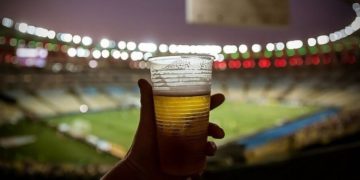 Qatar proíbe cerveja no entorno de estádios e gera crise na Fifa