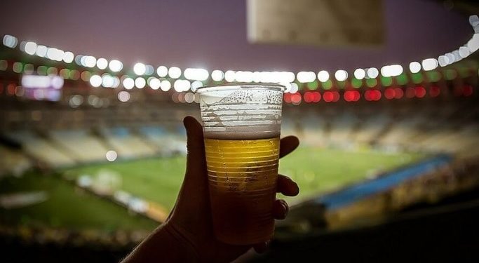 Qatar proíbe cerveja no entorno de estádios e gera crise na Fifa
