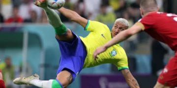 Brasil vence a Sérvia na estreia da Copa com show de Richarlison