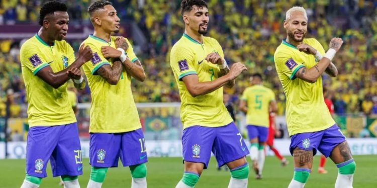 Brasil decide no 1º tempo, atropela Coreia do Sul e vai às quartas da Copa