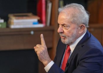 Lula volta a Brasília para concluir montagem da equipe ministerial
