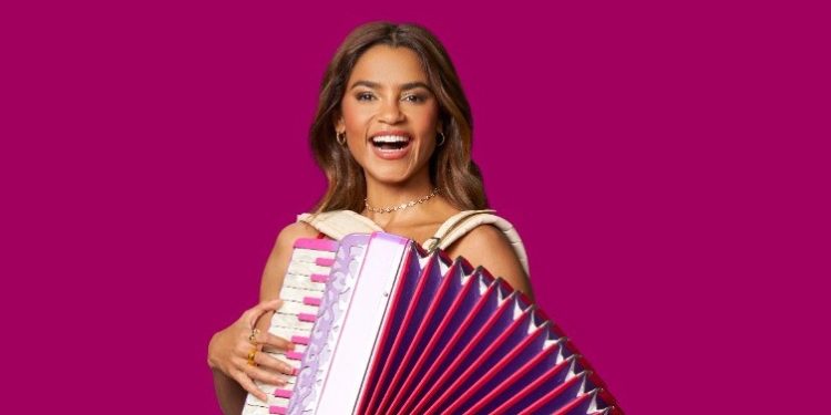 Atriz e cantora Lucy Alves participa de campanha para Centro Universitário