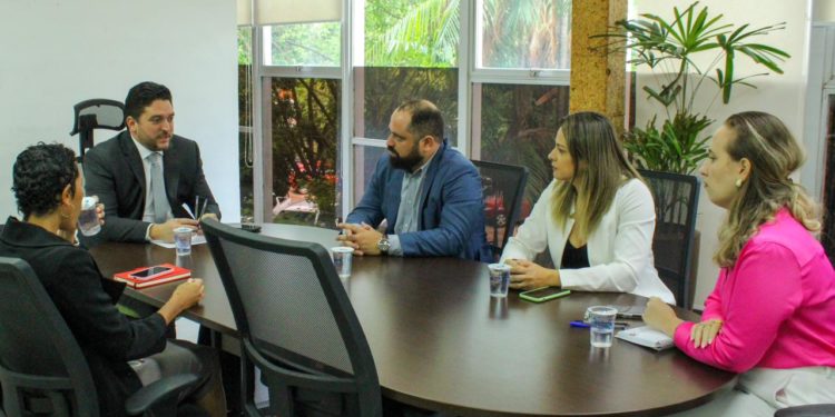 Samuel Nascimento assume Administração e estabelece ações iniciais da gestão