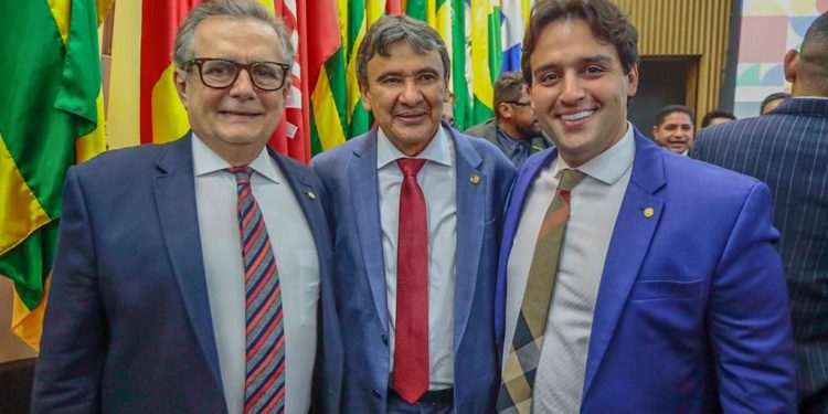 Flávio Júnior vai à Brasília para posse de ministros de Lula