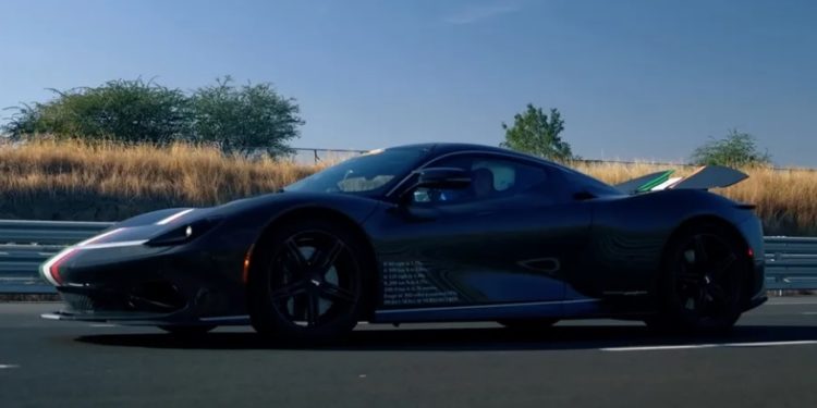 Supercarro bate recorde e chega aos 300 km/h em 10 segundos