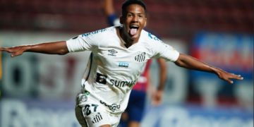 Santos recebe proposta de 12 milhões de euros do Flamengo por Ângelo