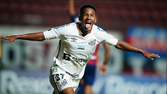 Santos recebe proposta de 12 milhões de euros do Flamengo por Ângelo