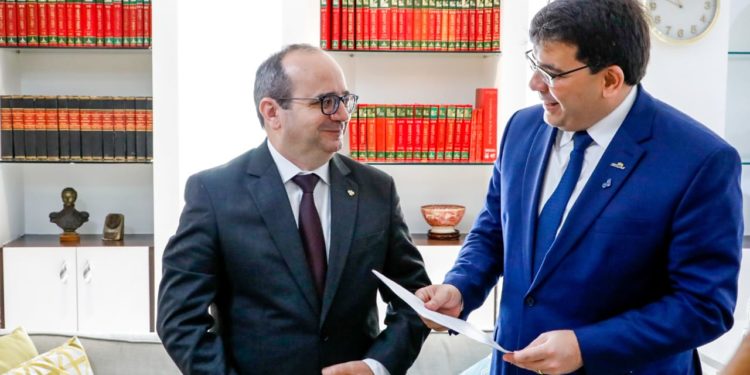 Governador recebe lista tríplice com indicados ao cargo defensor público geral