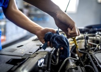 Feriadão acende alerta para revisão do veículo para quem vai viajar de carro