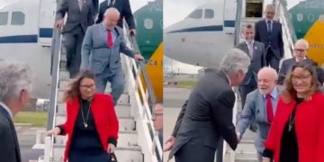 Lula chega à Inglaterra para participar de cerimônia de coroação do rei Charles III