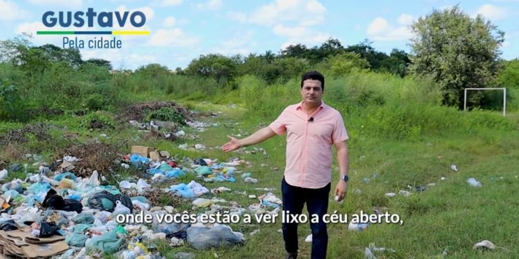 MAIS UM CAMPO DE FUTEBOL ABANDONADO E DESTA VEZ FICA AO LADO DO PARQUE VITÓRIA. CRIANÇAS PEDEM PROVIDÊNCIAS