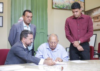 Prefeito concede progressão a mais de 1.766 professores da rede municipal