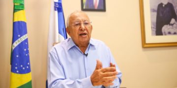 Prefeito assina licitação de R$ 100 milhões para o asfaltamento de 30 bairros