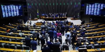 Câmara aprova com folga texto-base da reforma tributária em dois turnos