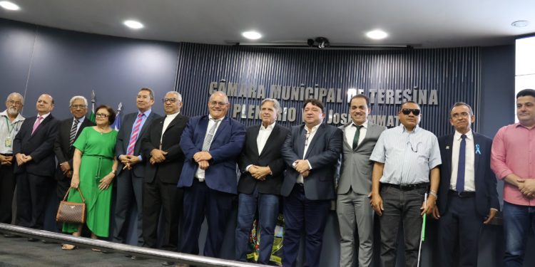 Câmara Municipal presta homenagem aos 60 anos da Rádio Pioneira
