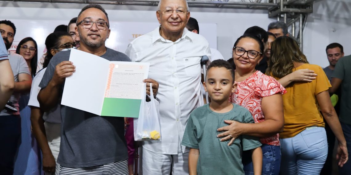 Prefeitura entrega 632 registros de imóveis no Residencial Mário Covas