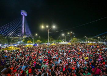 Teresinenses lotam show de comemoração do aniversário da cidade