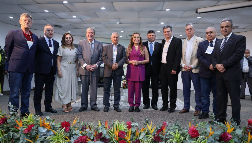 Ex-governador Hugo Napoleão ministra palestra em evento do TCE-PI