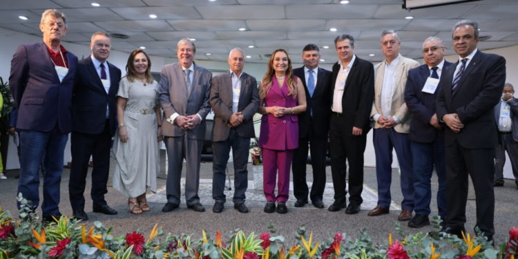 Ex-governador Hugo Napoleão ministra palestra em evento do TCE-PI