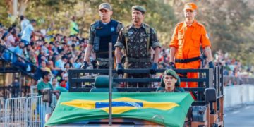 Governador destaca a reconstrução do Brasil durante desfile do 7 de Setembro