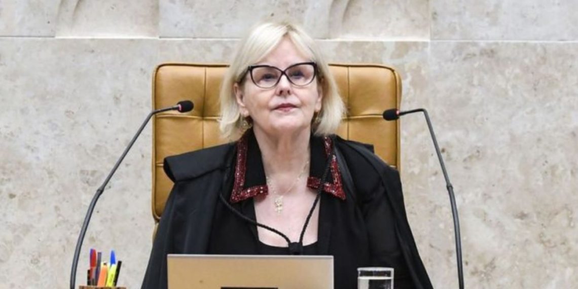 Em despedida, Rosa Weber ressalta democracia e homenageia ministros e servidores