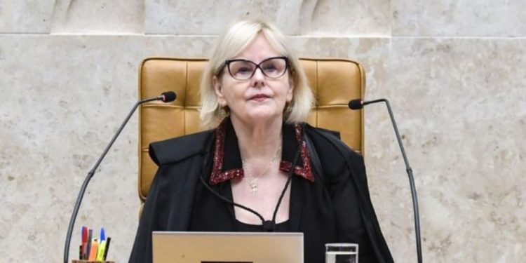 Em despedida, Rosa Weber ressalta democracia e homenageia ministros e servidores