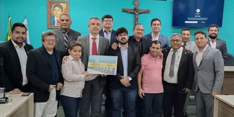 Secretário Washington Bonfim recebe título de cidadão parnaibano