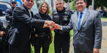 Governador promove 508 policiais penais e faz entrega de viaturas