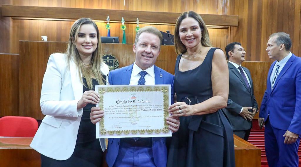 Juiz Valdemir Ferreira recebe título de Cidadão Piauiense