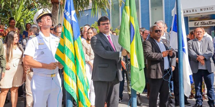 No Dia do Piauí em Parnaíba, Rafael Fonteles pede sabedoria para governar com justiça