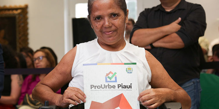 Governador lança programa para regularizar 50 mil imóveis em Teresina