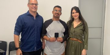 Polícia Civil faz restituição de celulares que haviam sido roubados