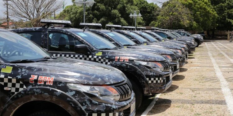 Governo entrega 200 novas viaturas pick-ups para a PM na quinta (12)