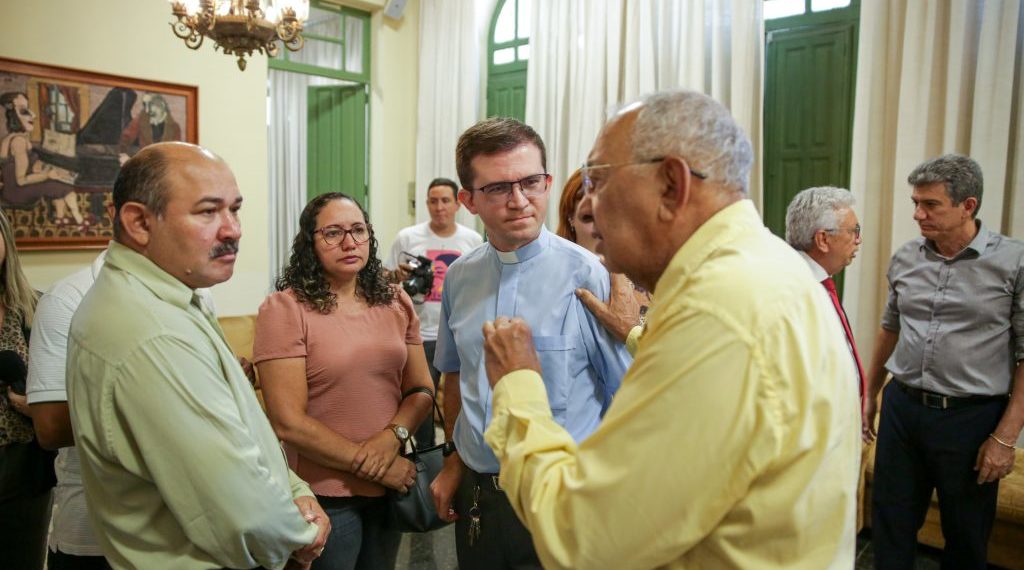 Prefeitura faz doação de terreno para construção de Paróquia