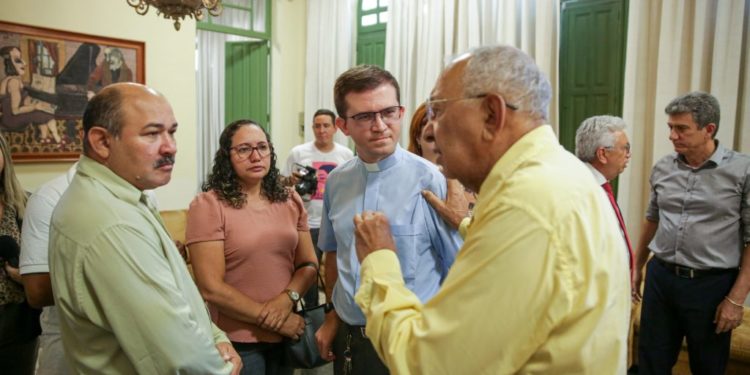 Prefeitura faz doação de terreno para construção de Paróquia