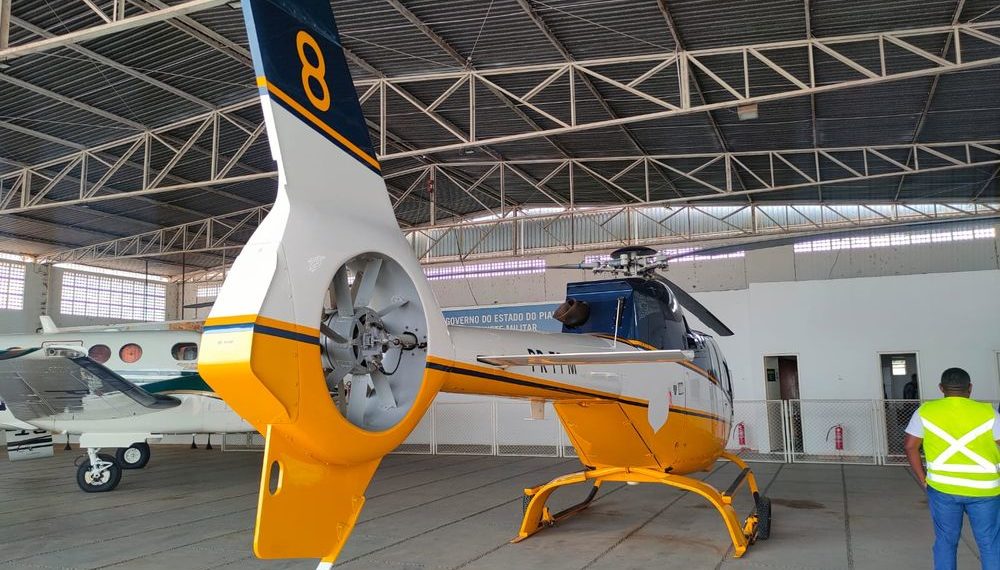 Helicóptero doado pela PRF para Secretaria de Segurança chega ao Piauí