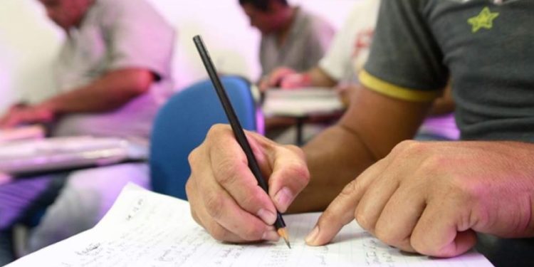 Escola Municipal Itamar de Sousa Brito inicia inscrições para o EJA no dia 2 de janeiro