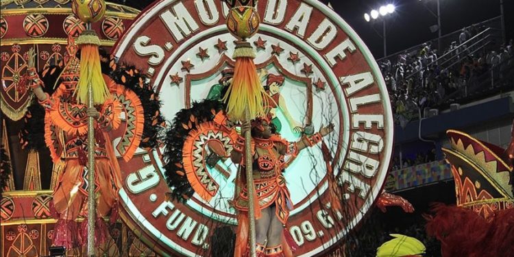 Mocidade Alegre é bicampeã do carnaval de SP