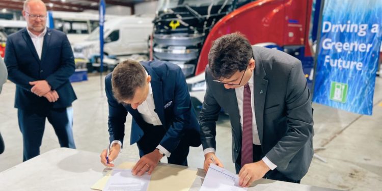 Governador assina acordo para impulsionar tecnologias com hidrogênio verde