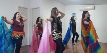 Mulheres encontram na Dança do Ventre resgate de autoestima