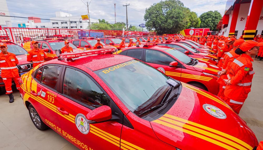 Rafael Fonteles entrega R$ 8 milhões em veículos e equipamentos para o Corpo de Bombeiros