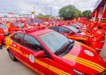 Rafael Fonteles entrega R$ 8 milhões em veículos e equipamentos para o Corpo de Bombeiros
